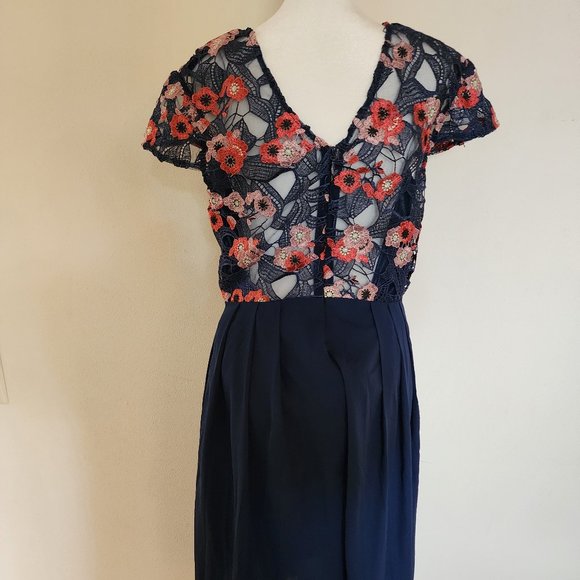 NORDSTROM V-NECK CROCHET MIDI DRESS - NAVY - SIZE 8 - Picture 2 of 3